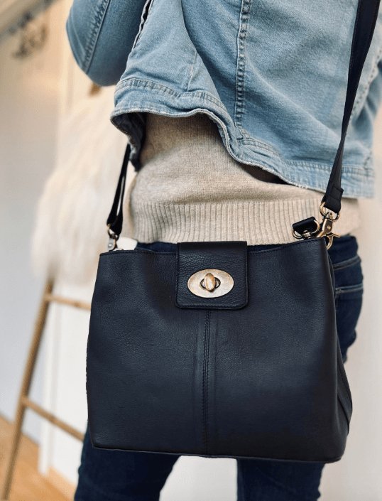 Crossbody Lux Big black / messing - VIAMAJA
