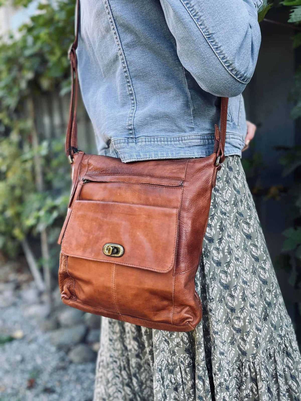 Crossbody LYNGE - Walnut - VIAMAJA.DK