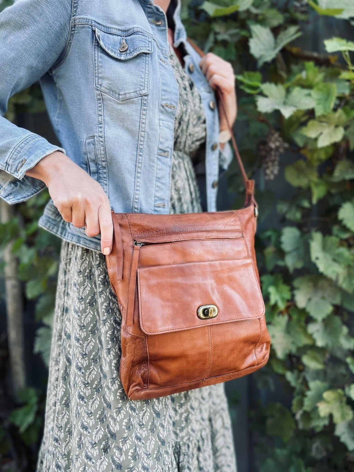 Crossbody LYNGE - Walnut - VIAMAJA.DK