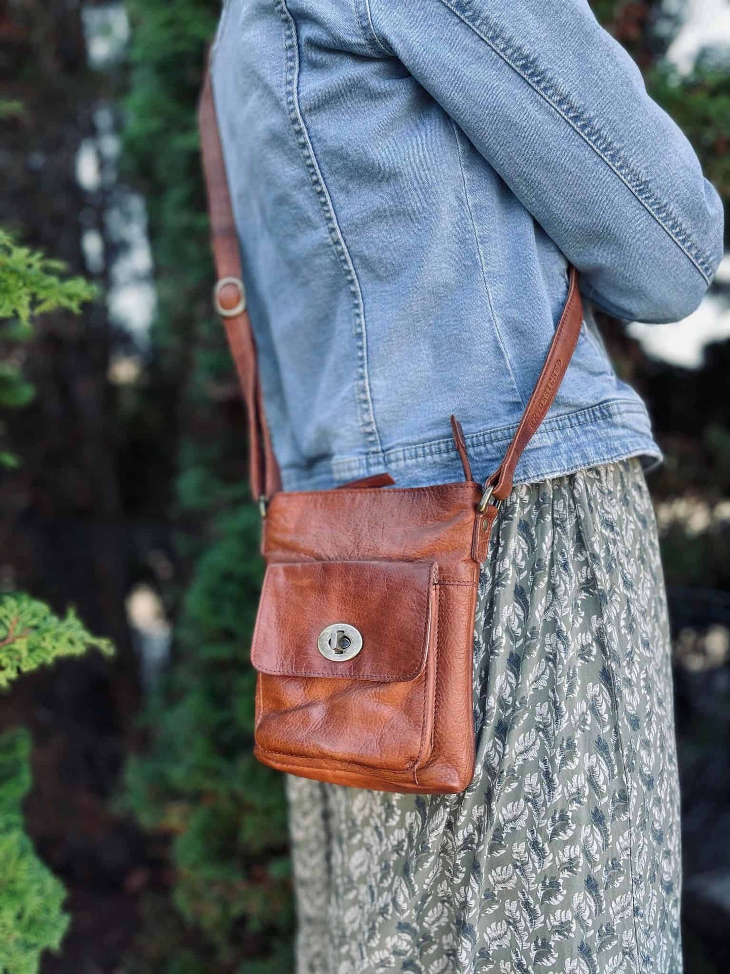 Crossbody MAY - Walnut - VIAMAJA.DK