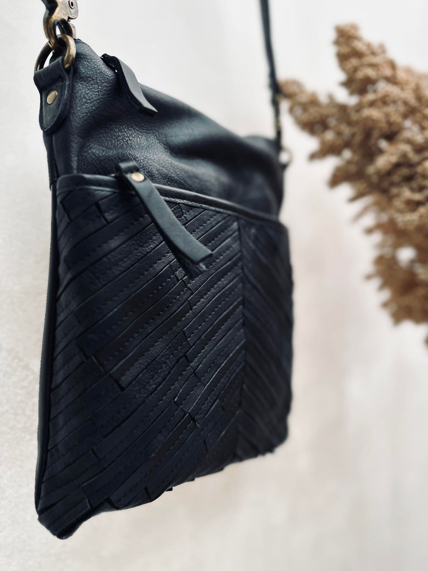 Crossover Black - Handmade leather - VIAMAJA.DK