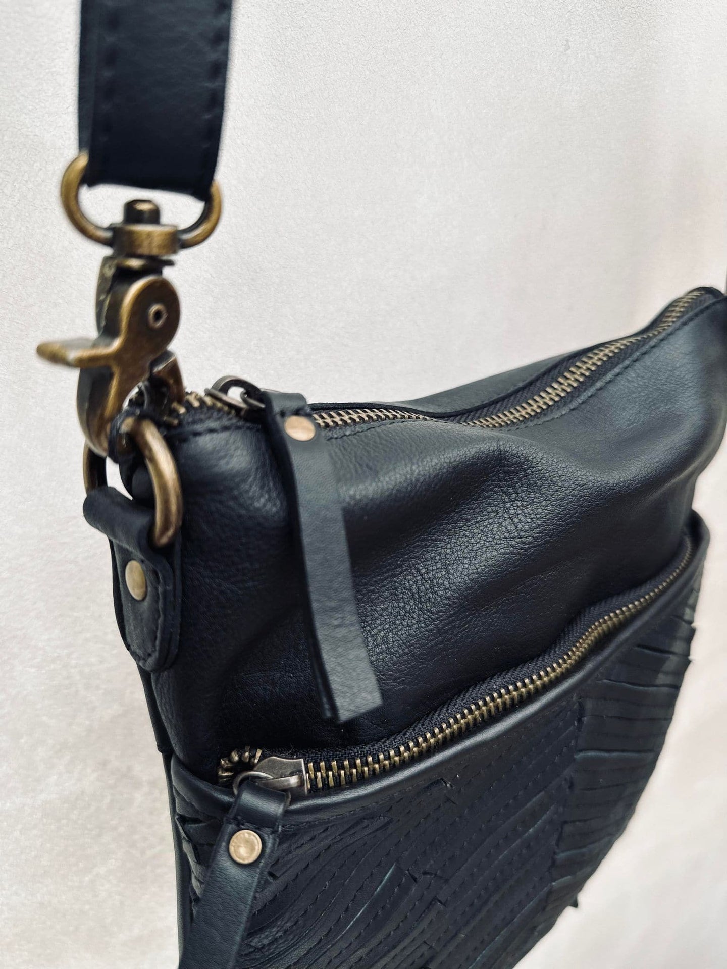 Crossover Black - Handmade leather - VIAMAJA.DK
