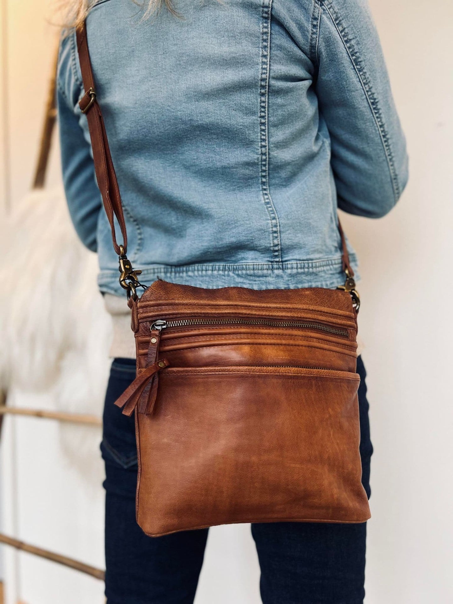 Crossover taske FELLO Walnut - VIAMAJA.DK