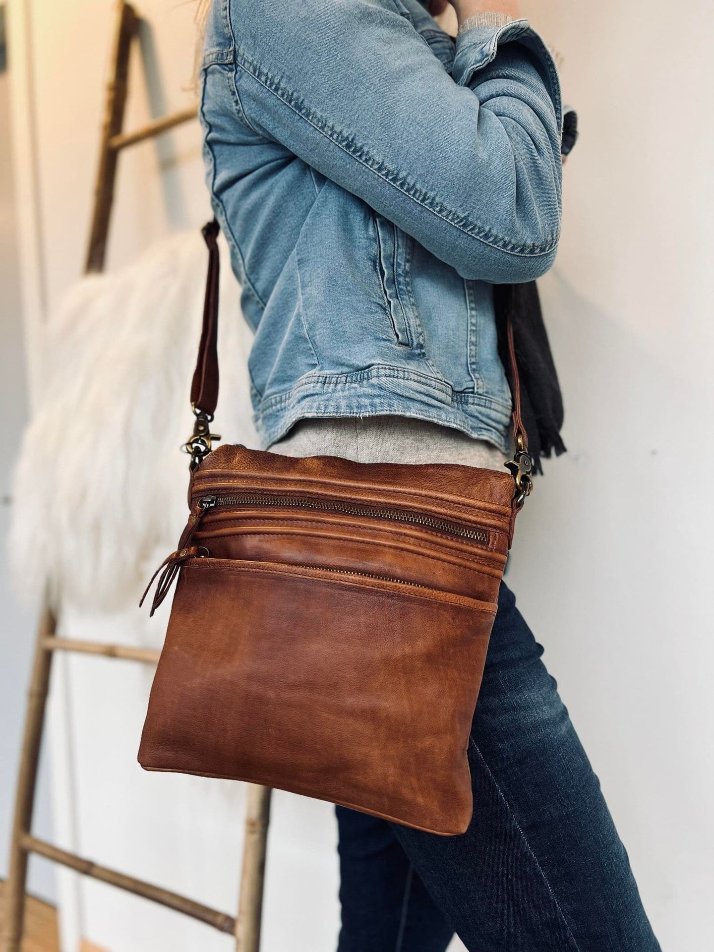 Crossover taske FELLO Walnut - VIAMAJA.DK