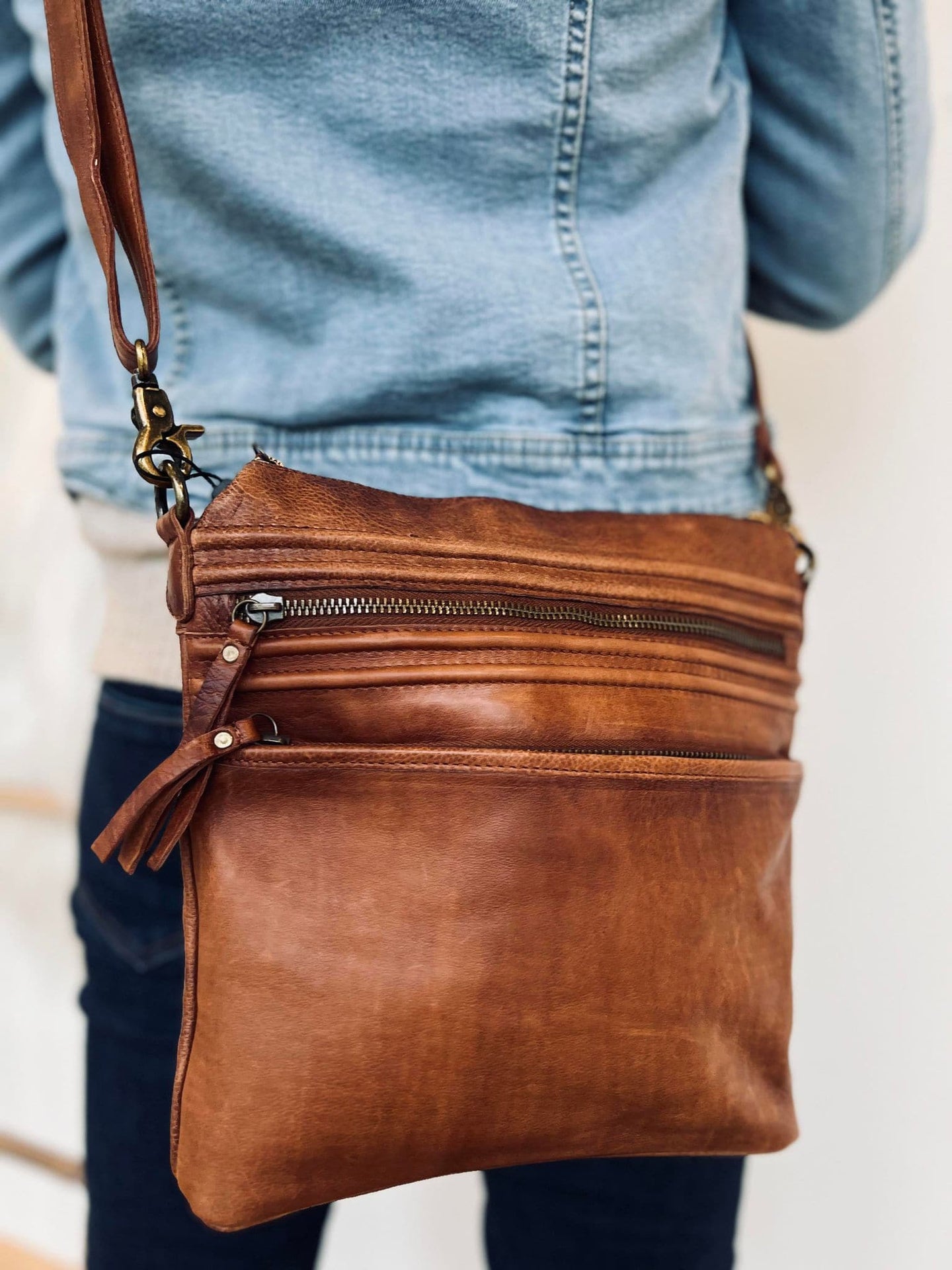 Crossover taske FELLO Walnut - VIAMAJA.DK