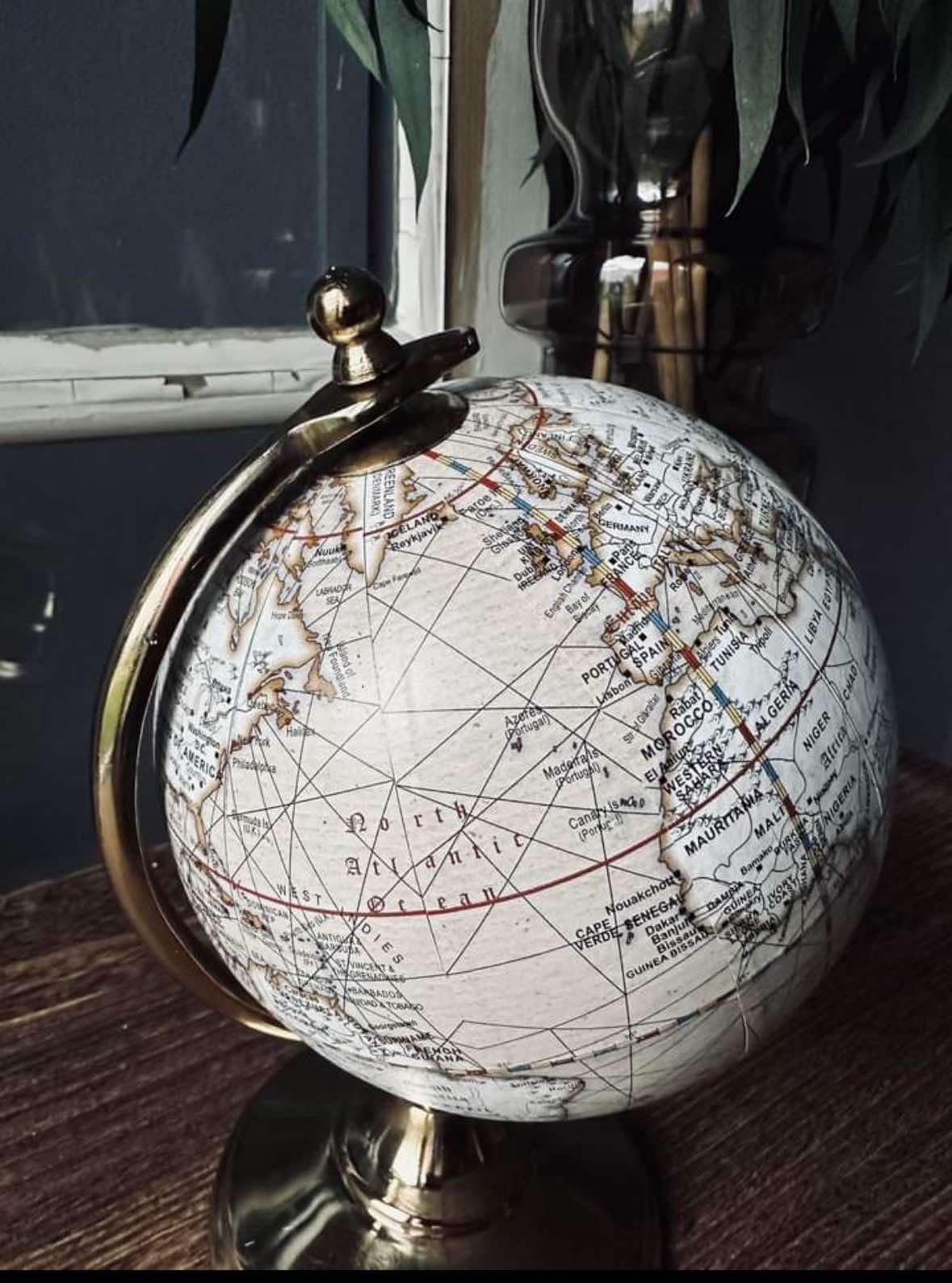 Globus Sandfarben - 32 cm goldener Fuß