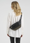 Bauchtasche mit goldenen Nieten – Schwarzer Lederlook