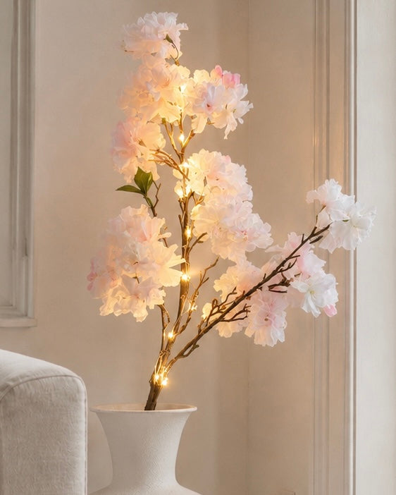 Japanischer Kirschzweig mit Lichterkette - Rosa