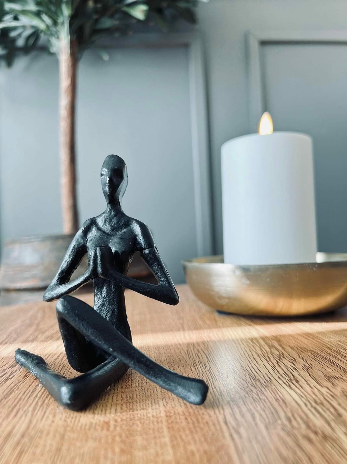 Figur i sort jern - Yoga - VIAMAJA.DK