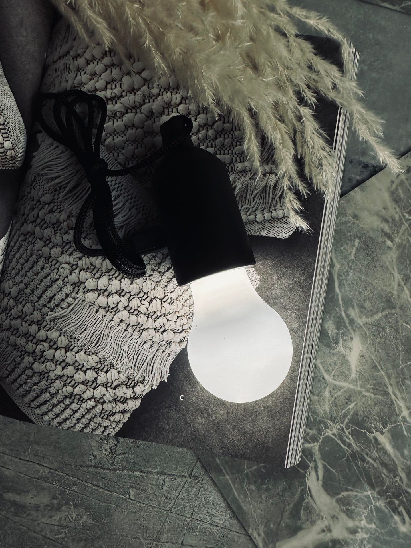 Flytbar LED lampe m. ophæng - VIAMAJA.DK