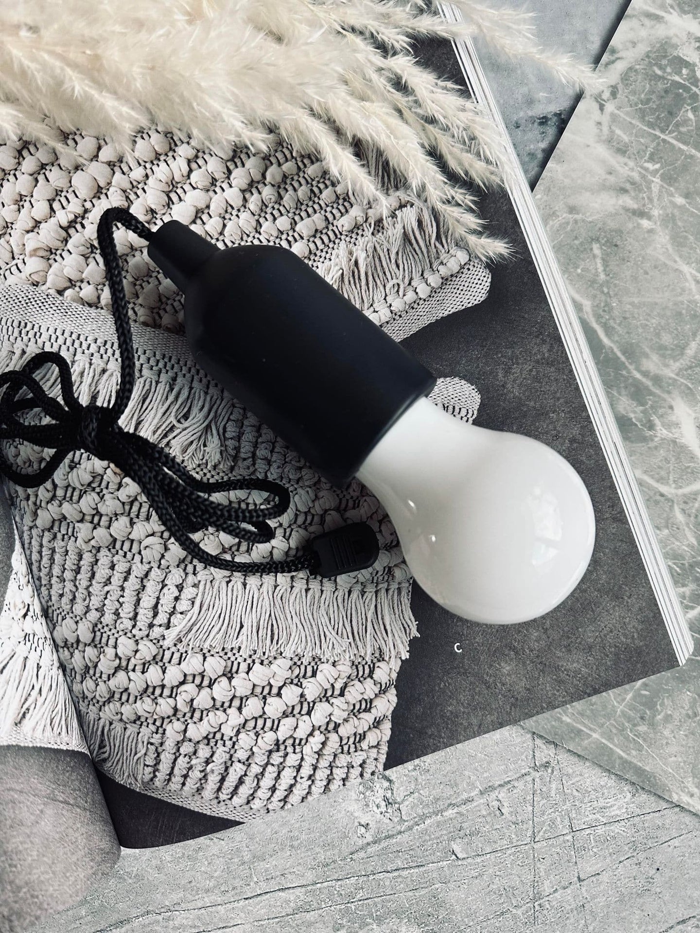 Flytbar LED lampe m. ophæng - VIAMAJA.DK