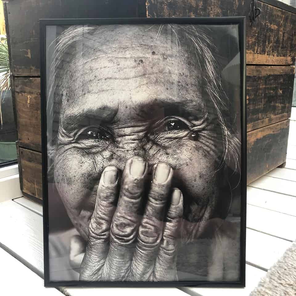 Fnisende plakat i nyt mål - 30x40 - VIAMAJA