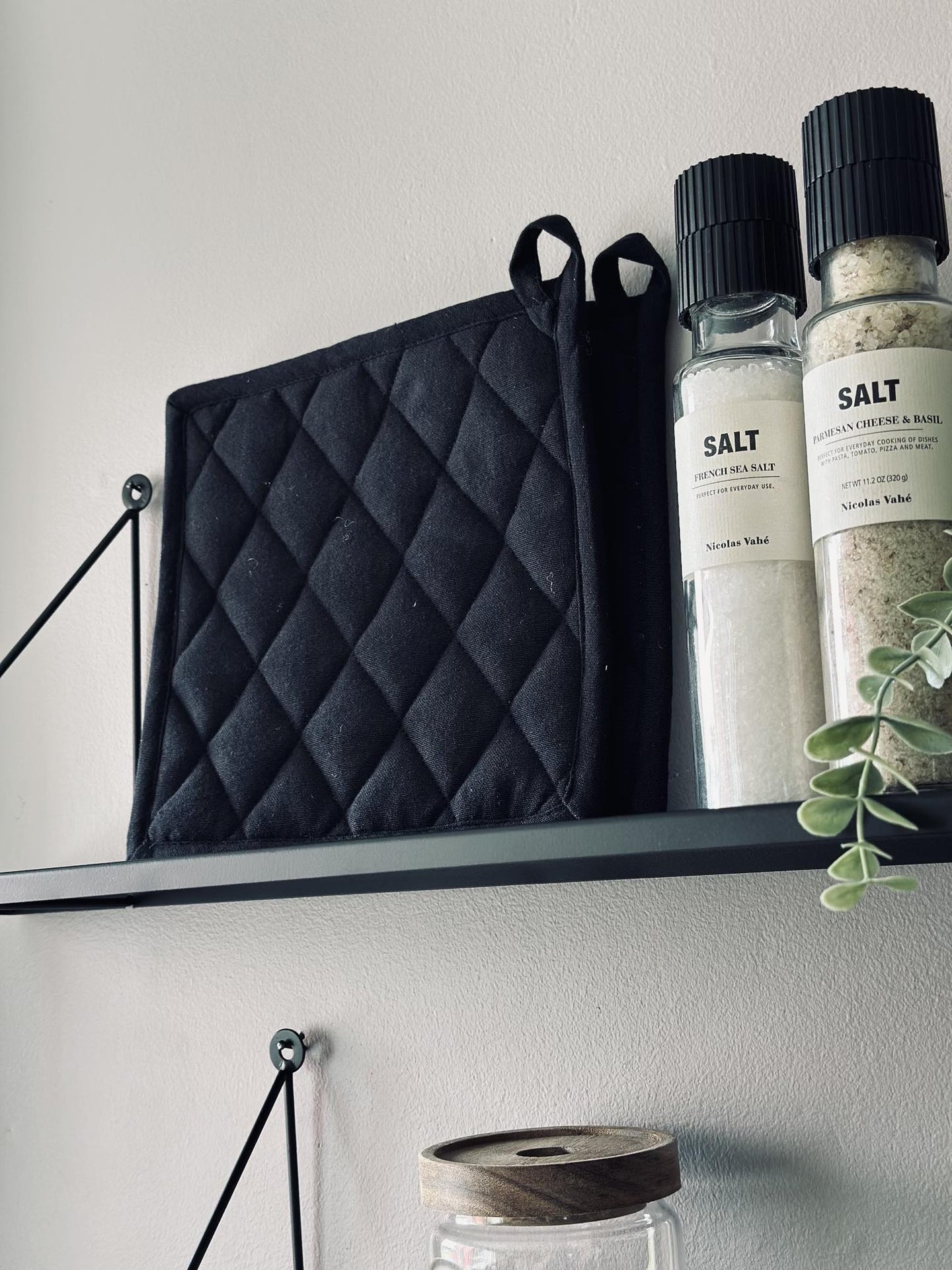 Grydelap – Sort quilt - VIAMAJA.DK