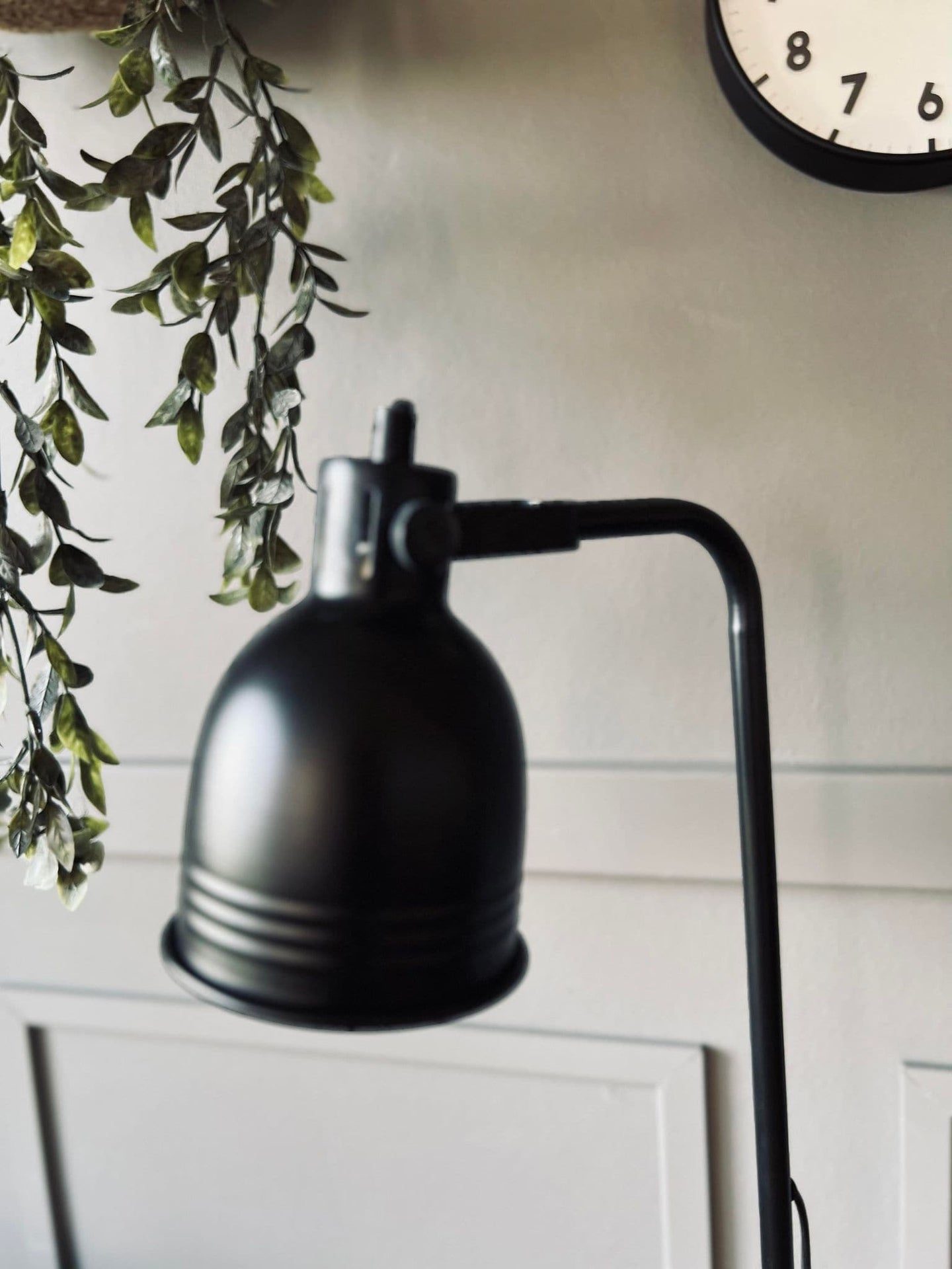 Gulvlampe - Sort metal - VIAMAJA.DK
