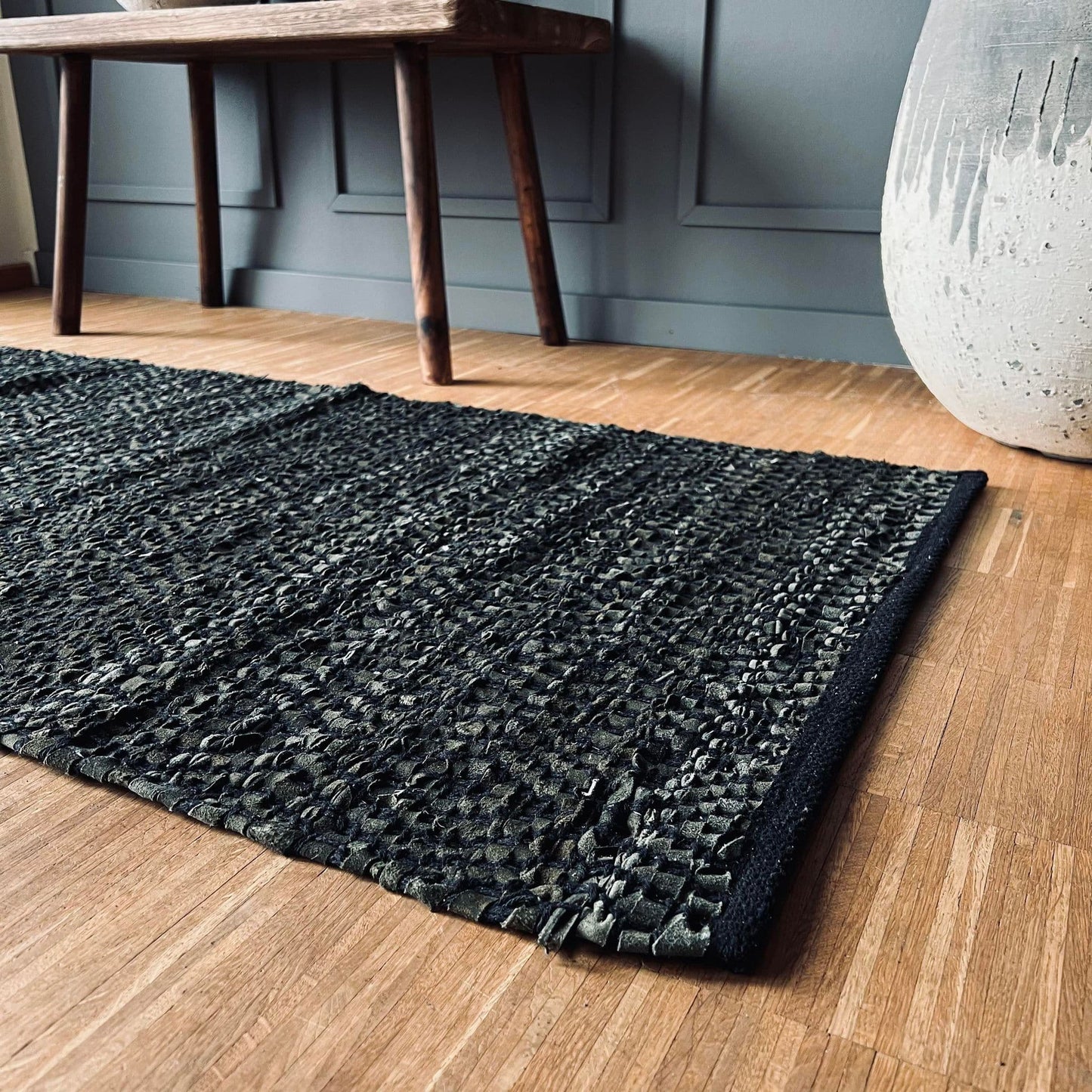 Gulvtæppe i flettet læder - 70x140cm Dark green - VIAMAJA.DK