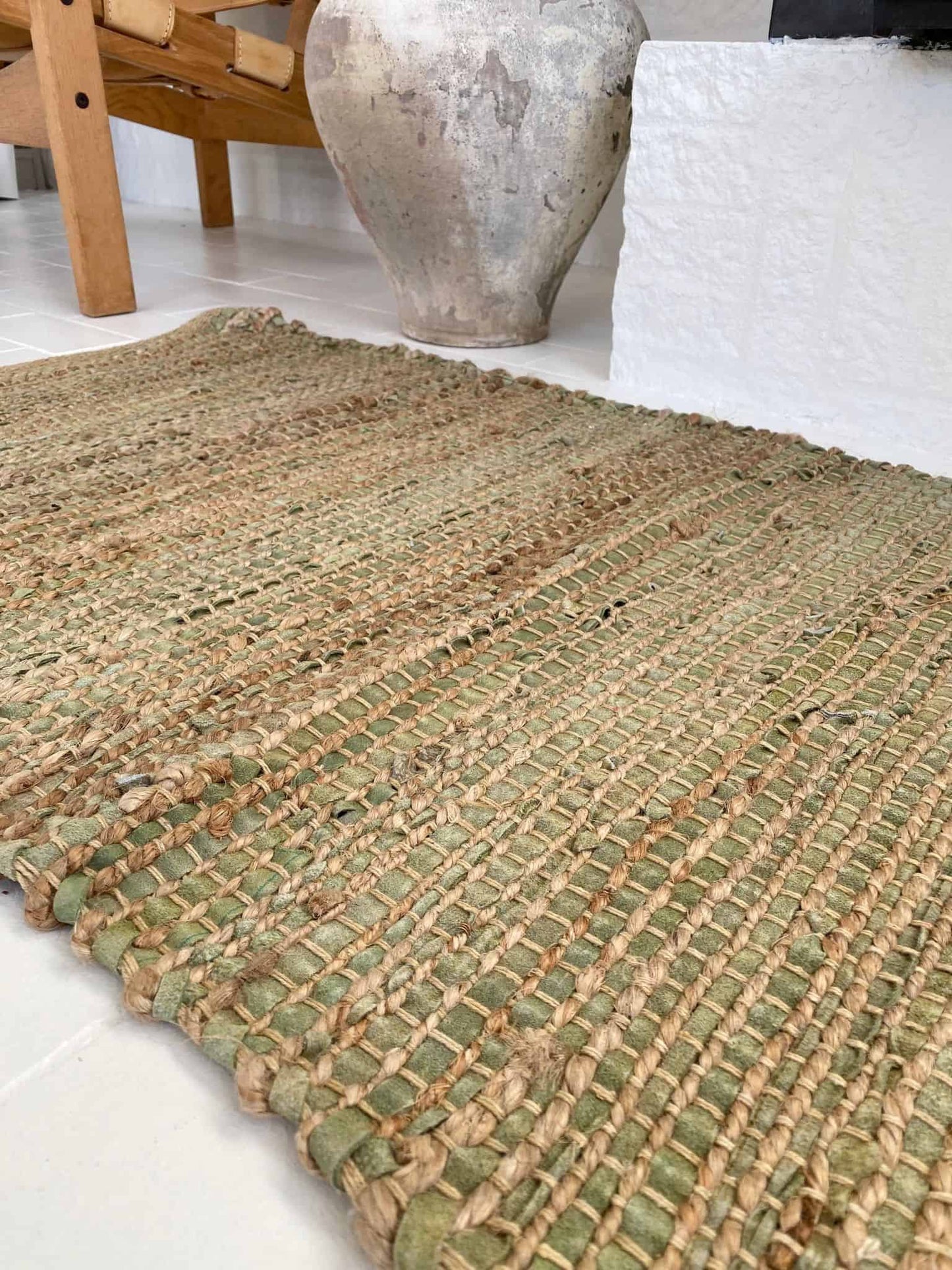 Gulvtæppe i Oliven skind og jute / bademåtte – 60x90cm - VIAMAJA.DK