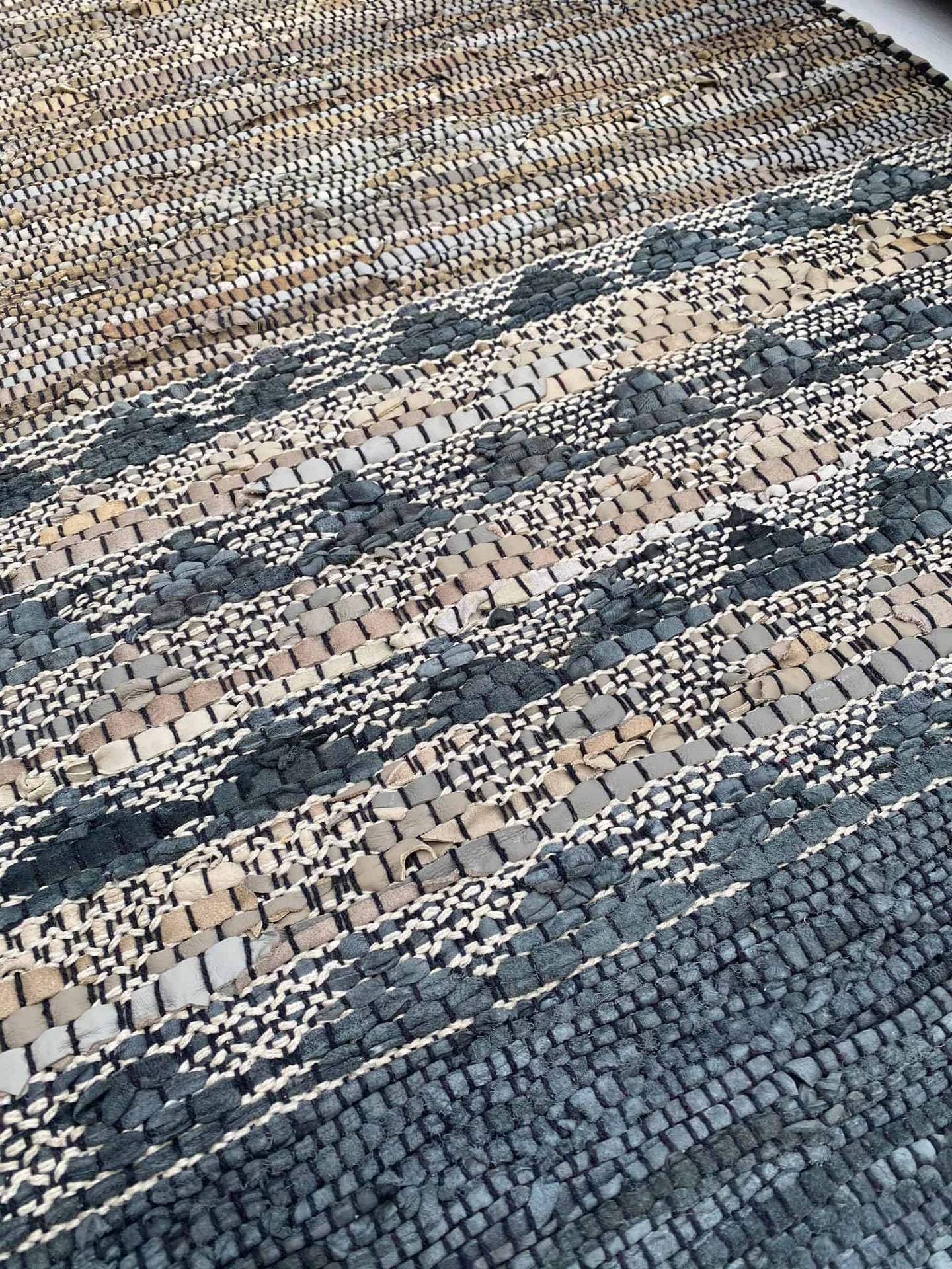Gulvtæppe i skind - Naturfarvet mønster - 70x200cm - VIAMAJA.DK