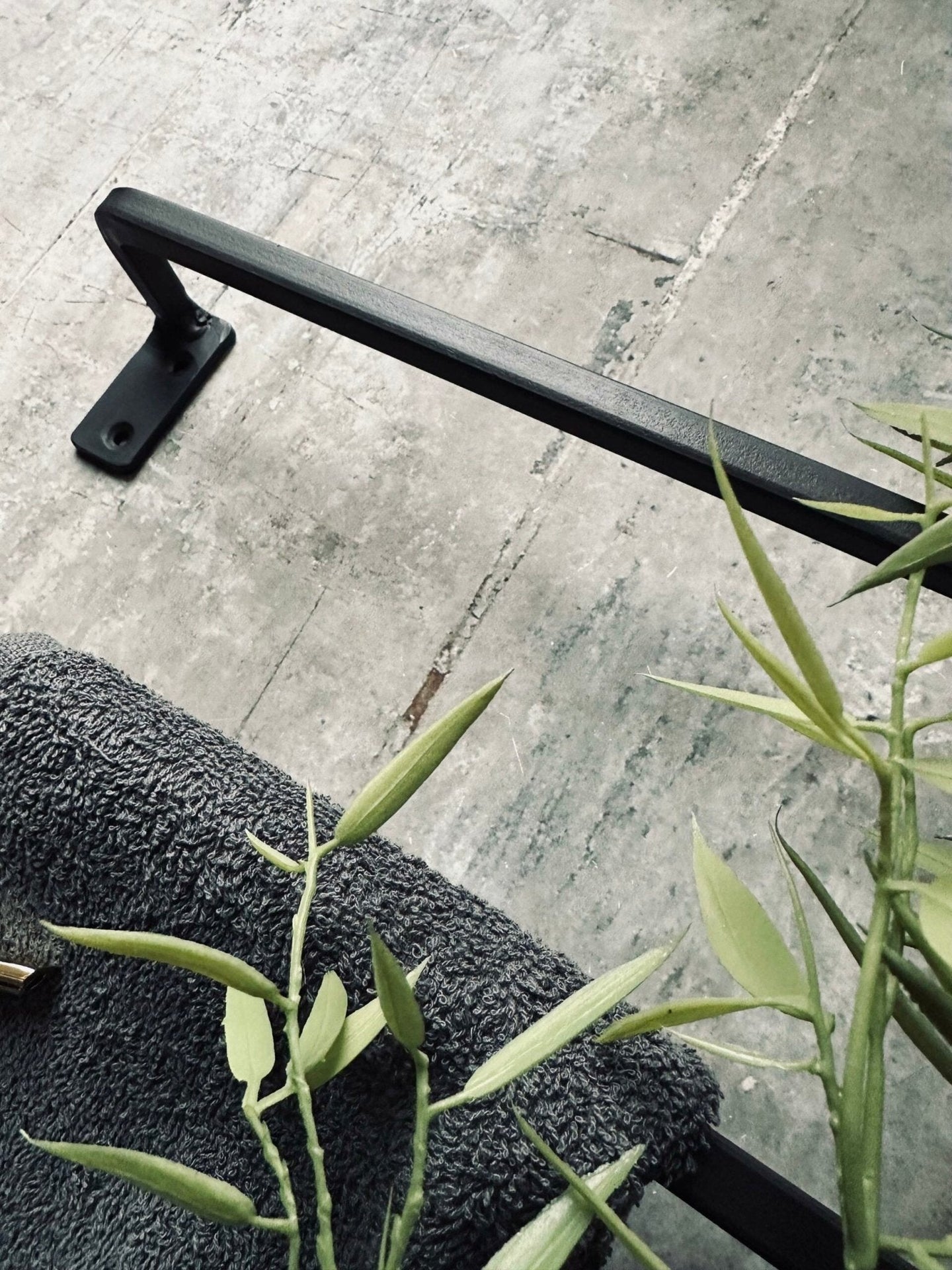 Håndklædeholder - Black 80cm - VIAMAJA.DK