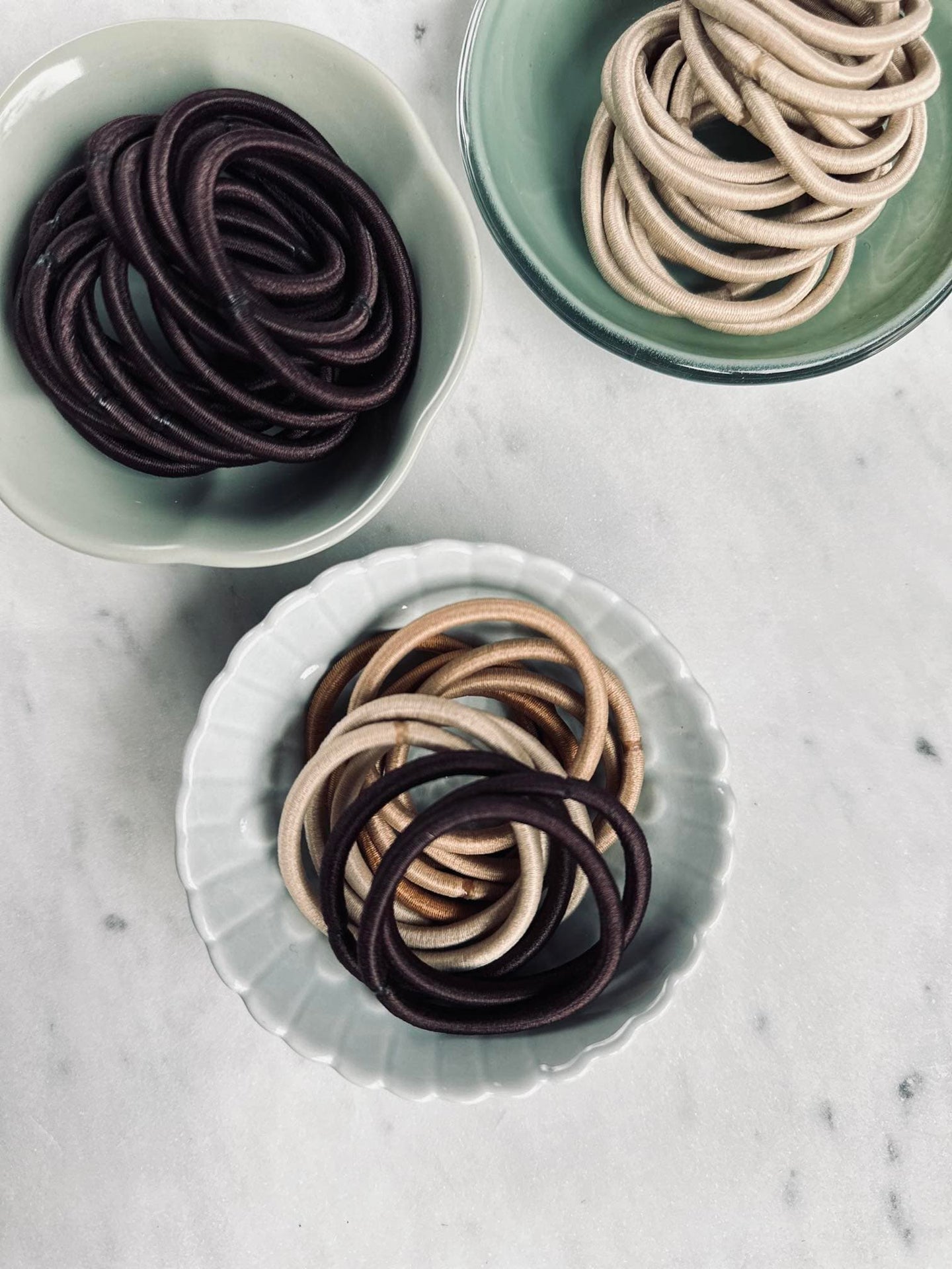 Hårelastikker bundt med 84 stk i brune nuancer - VIAMAJA.DK