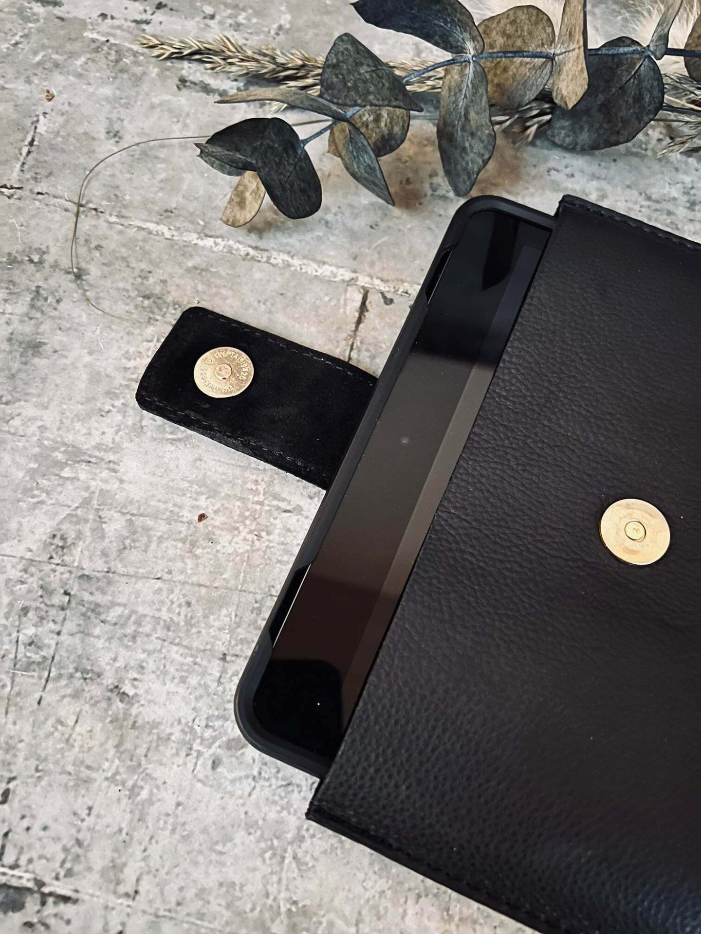 Ipad cover i blød og lækker skind - VIAMAJA.DK