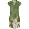 Kleid aus bedrucktem Stoff mit goldenen Details