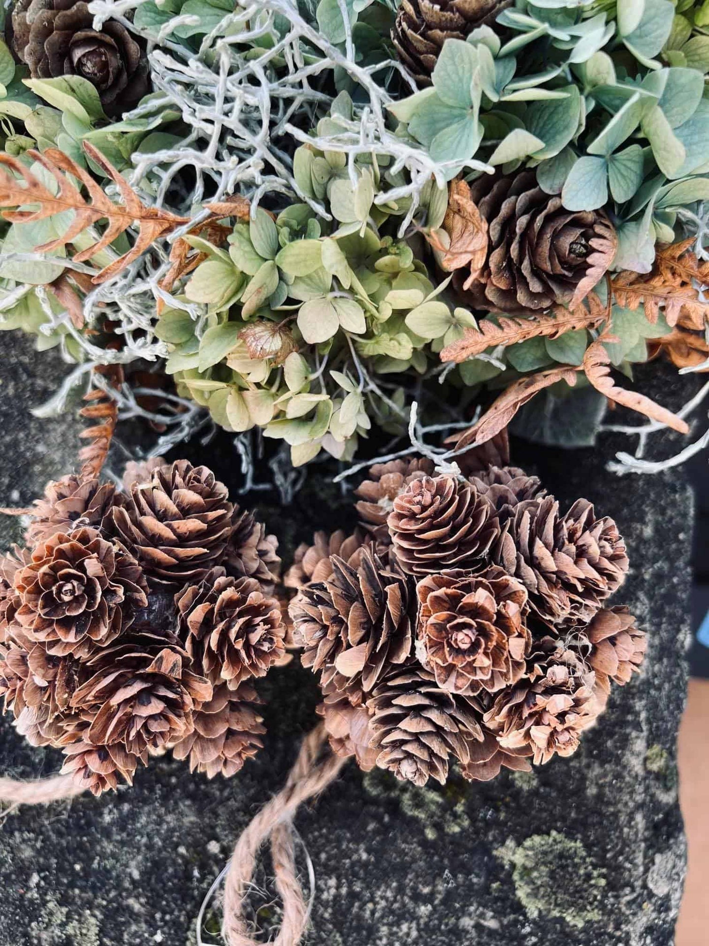 Kogle kugle med ophæng - VIAMAJA.DK