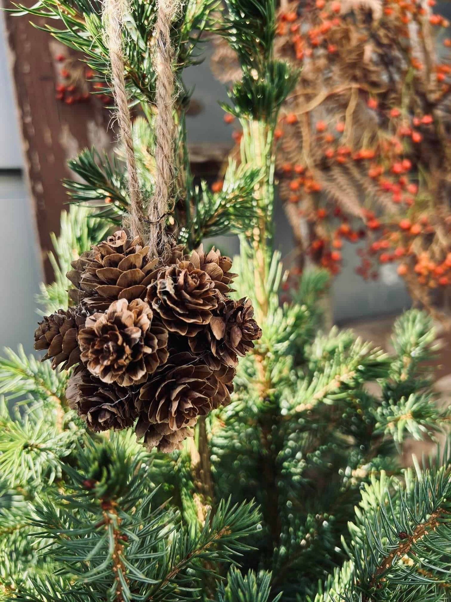 Kogle kugle med ophæng - VIAMAJA.DK