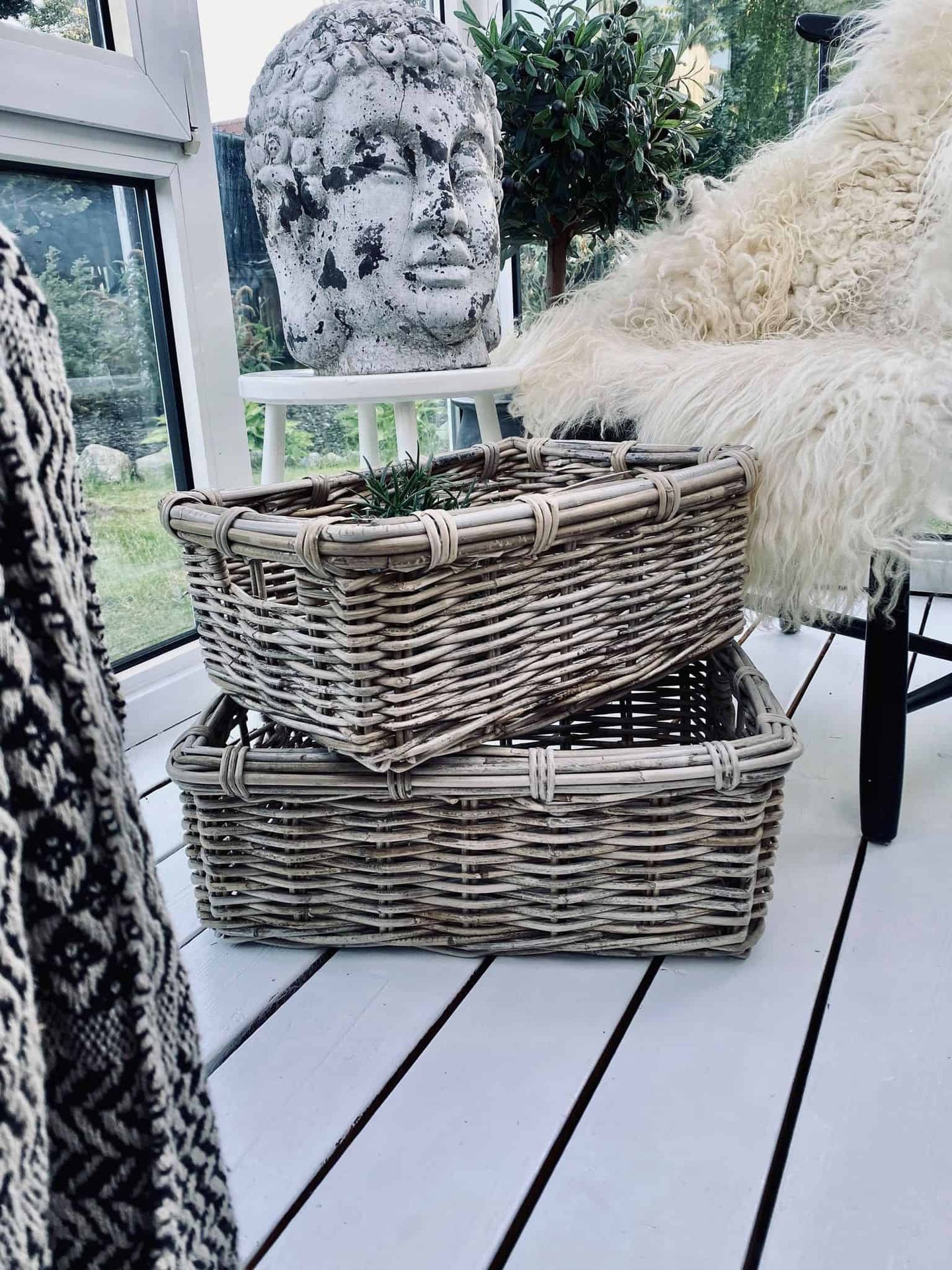 Kurv / kasse i kraftig rattan - Lille - VIAMAJA.DK