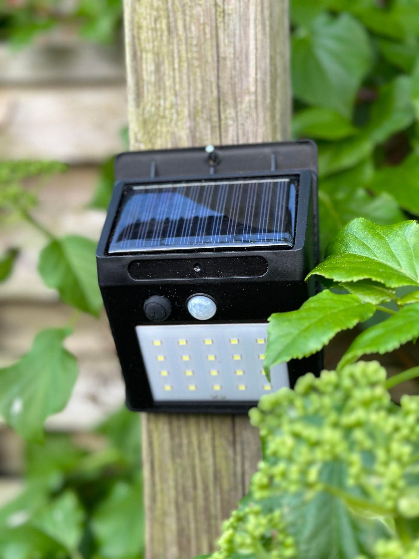 Lampe med sensor - Solceller - VIAMAJA.DK