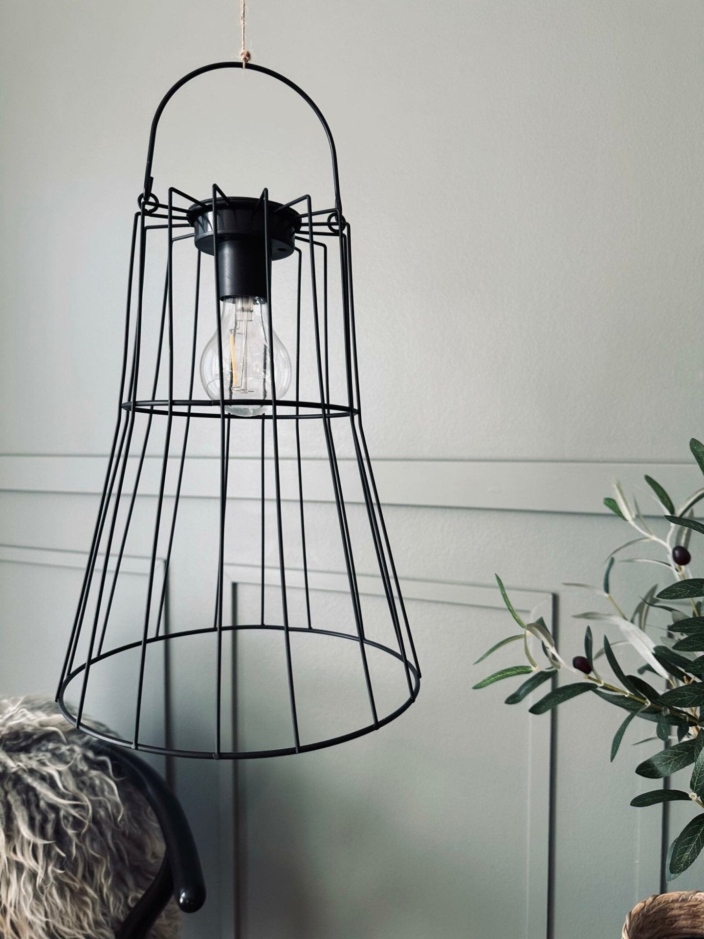 Lampe med solceller – Black metal - VIAMAJA.DK