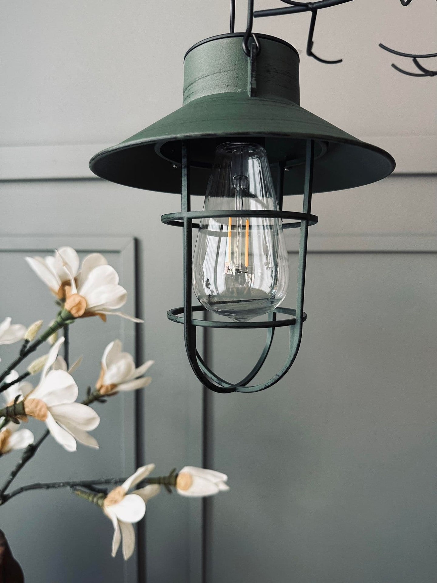 Lampe med solceller - Oliven factory - VIAMAJA.DK