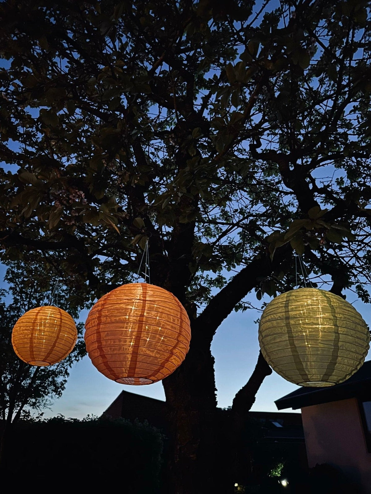 Lampe med solceller – Orange - VIAMAJA.DK