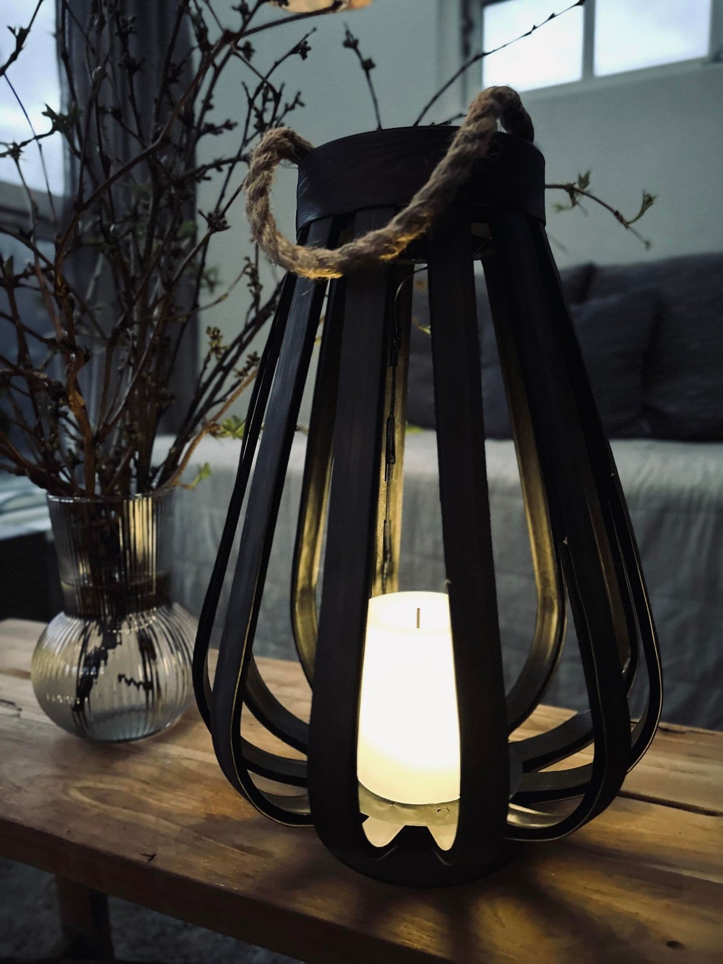 Lanterne med solceller – Dark 34cm - VIAMAJA.DK