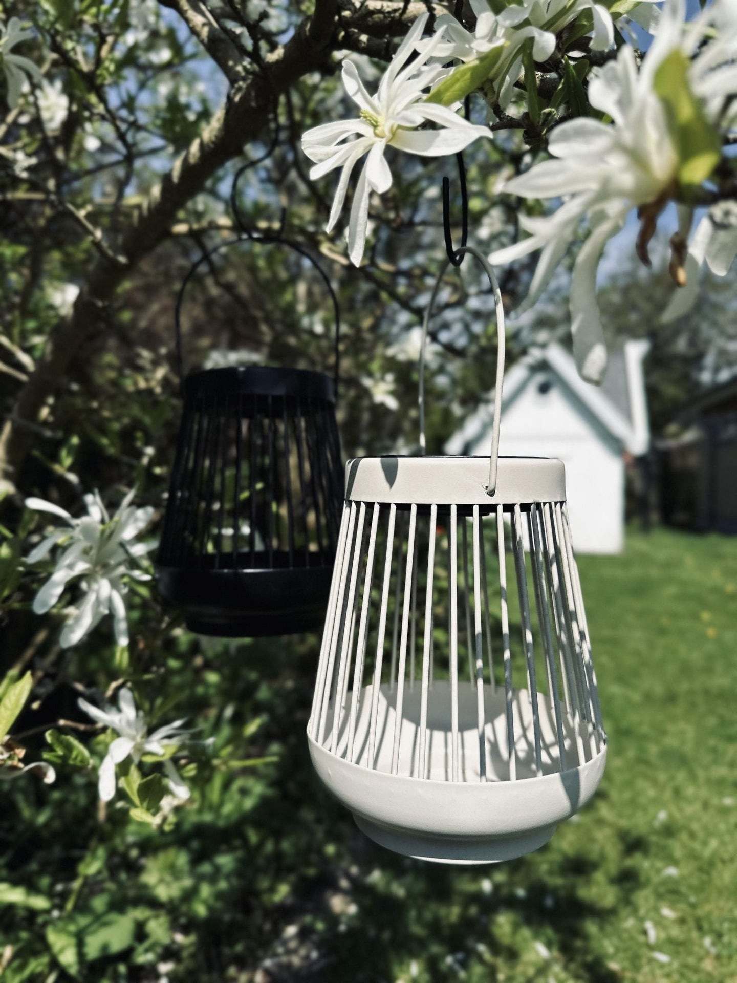 Lanterne med solceller - Hvid metal - VIAMAJA.DK