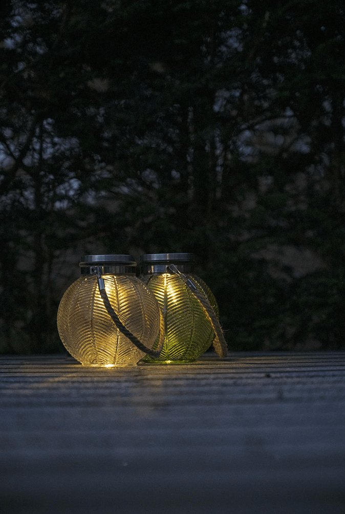 Lanterne med solceller i grøn glas - VIAMAJA.DK