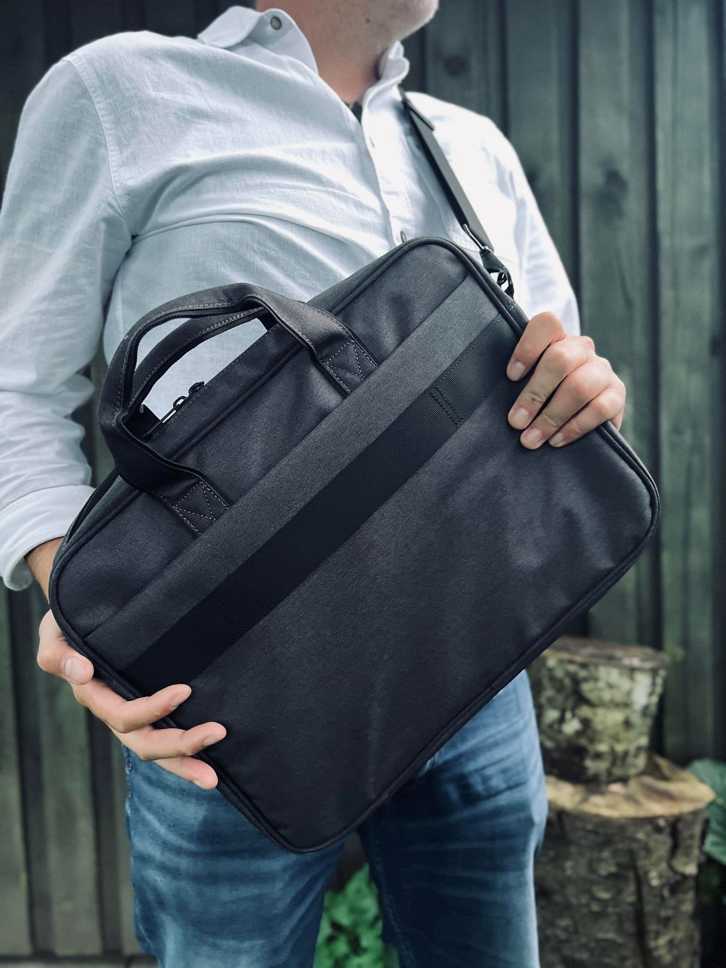 Laptoptaske Grå - Genanvendt plastflasker - VIAMAJA.DK