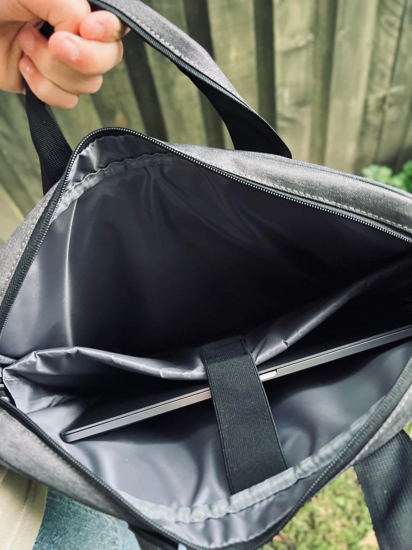 Laptoptaske Grå - Genanvendt plastflasker - VIAMAJA.DK