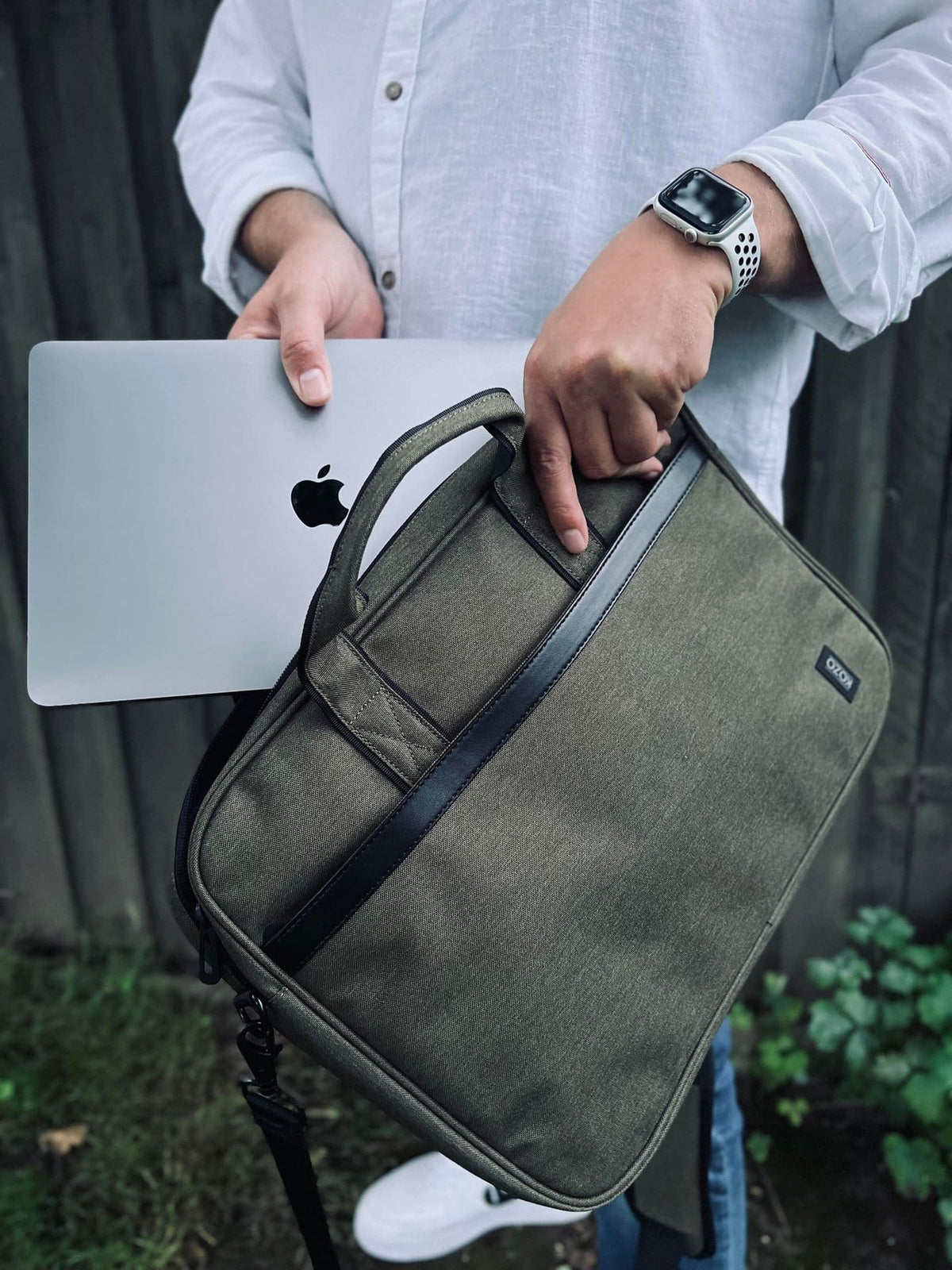 Laptoptaske Oliven - Genanvendt plastflasker - VIAMAJA.DK