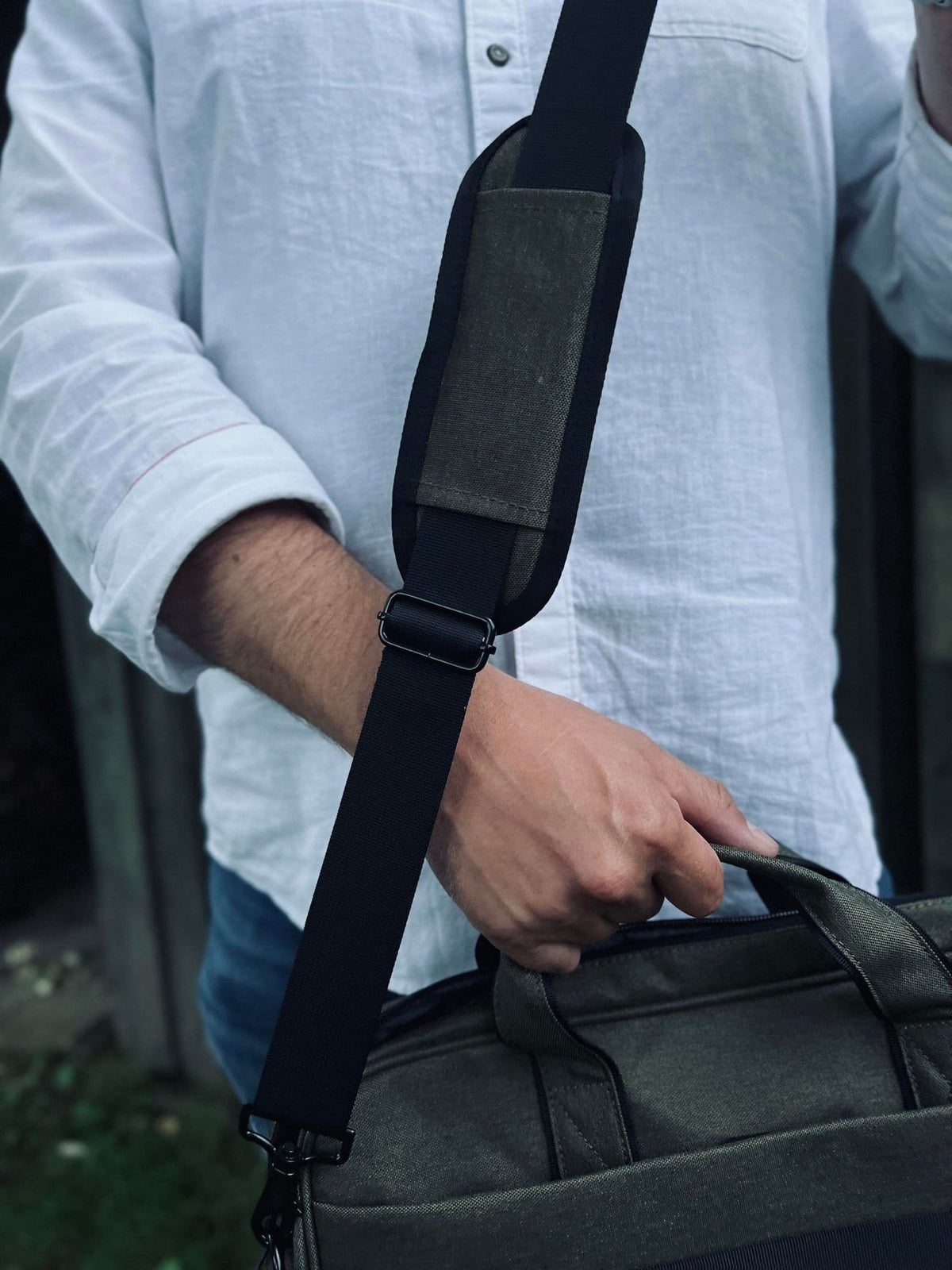 Laptoptaske Oliven - Genanvendt plastflasker - VIAMAJA.DK