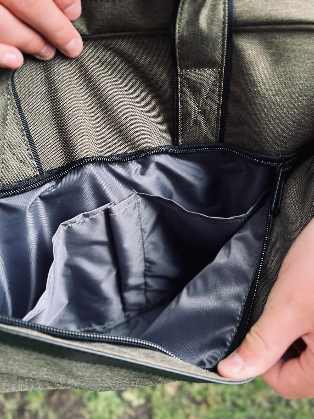 Laptoptaske Oliven - Genanvendt plastflasker - VIAMAJA.DK
