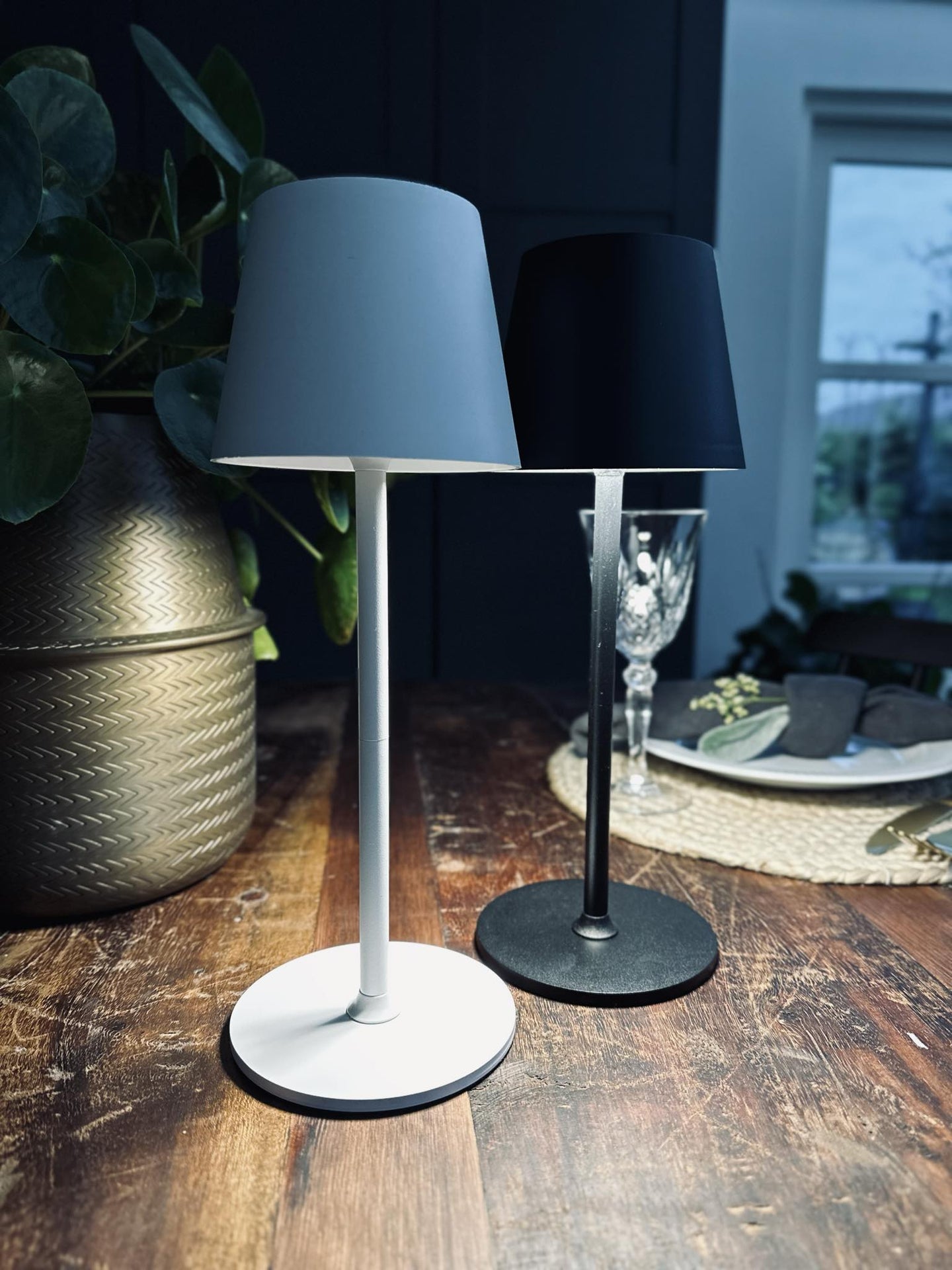 LED Bordlampe genopladelig – Hvid - VIAMAJA.DK