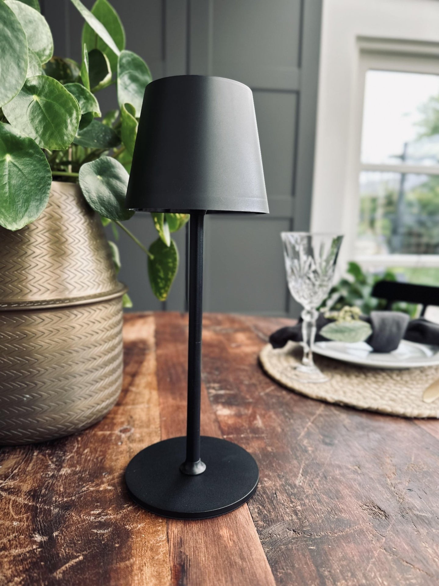 LED Bordlampe genopladelig – Sort - VIAMAJA.DK