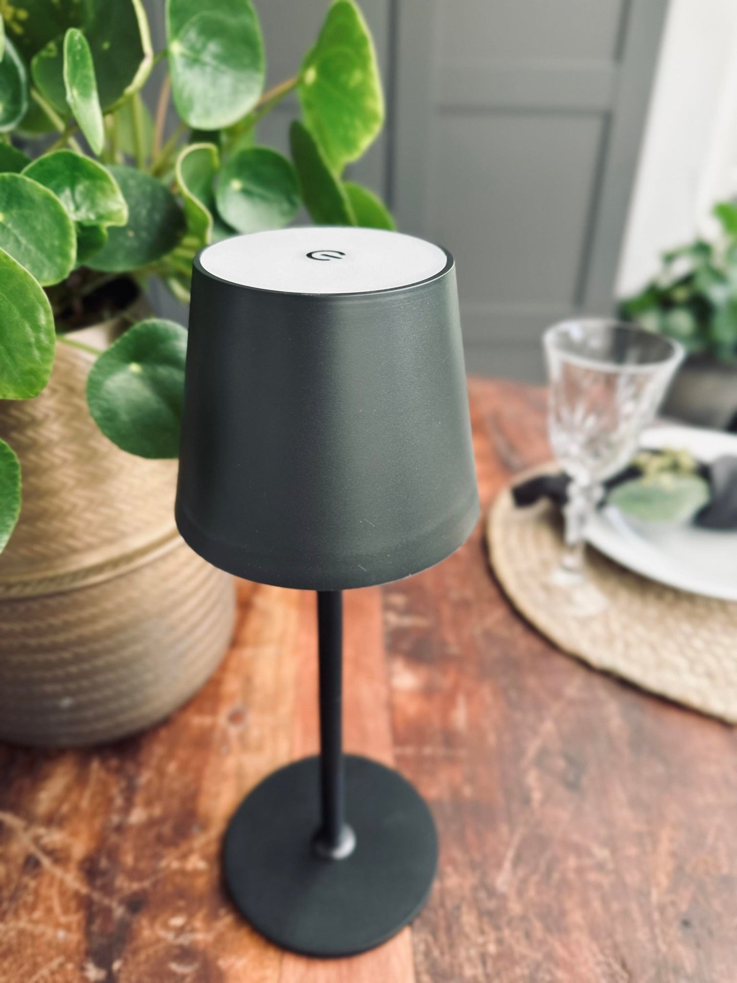 LED Bordlampe genopladelig – Sort - VIAMAJA.DK