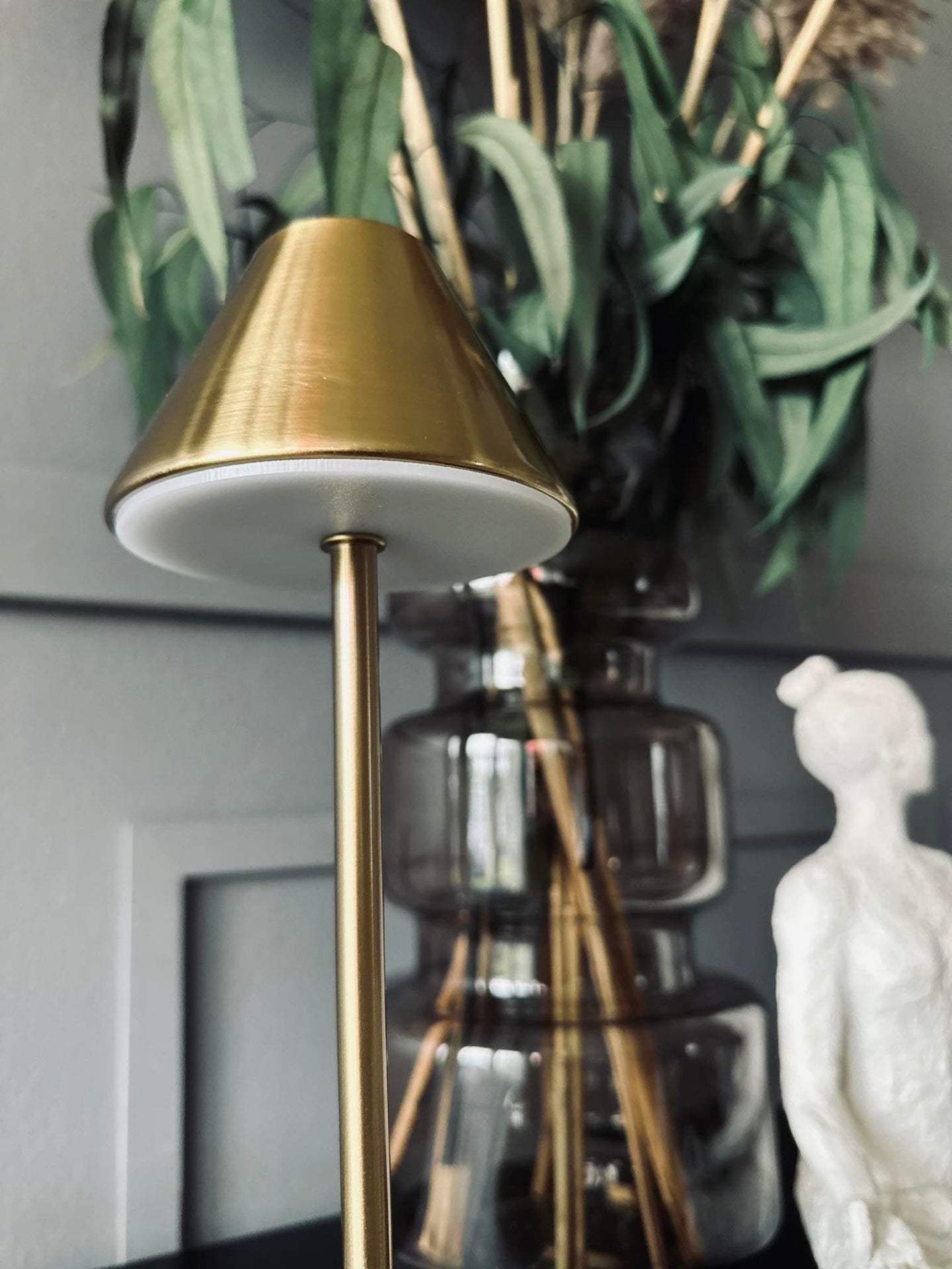 LED bordlampe Messing - genopladelig - VIAMAJA.DK