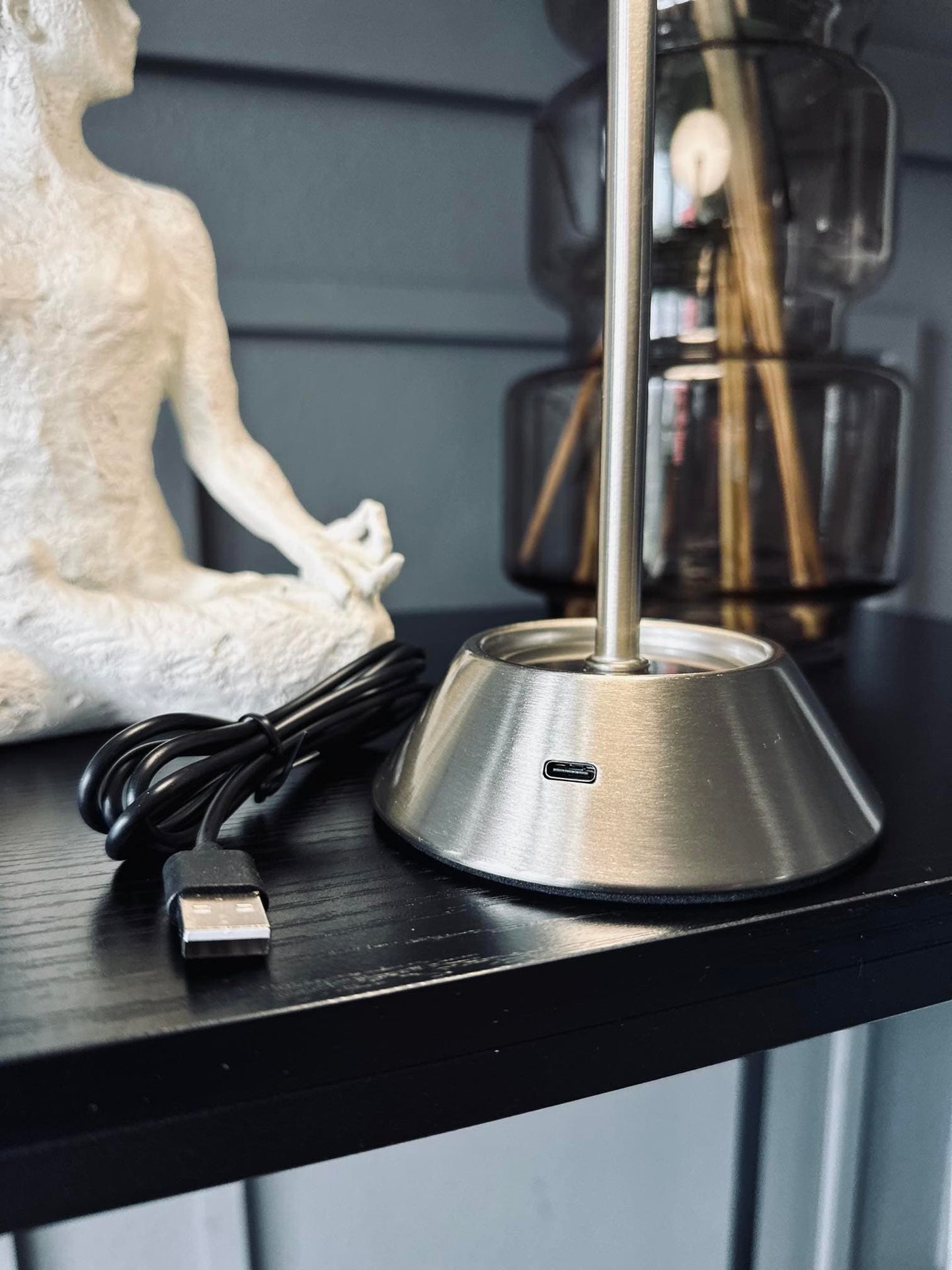 LED bordlampe Silver - genopladelig - VIAMAJA.DK