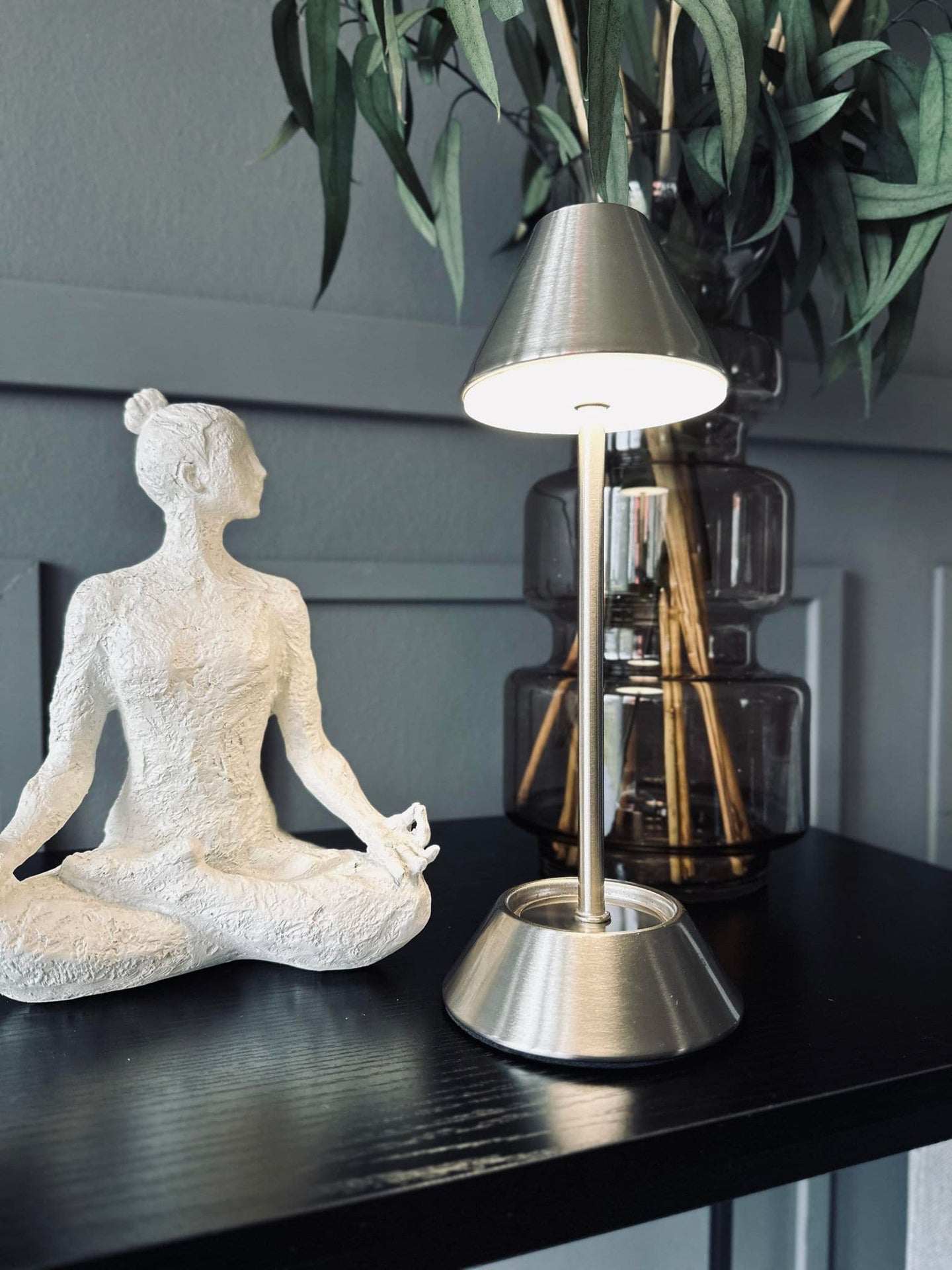 LED bordlampe Silver - genopladelig - VIAMAJA.DK