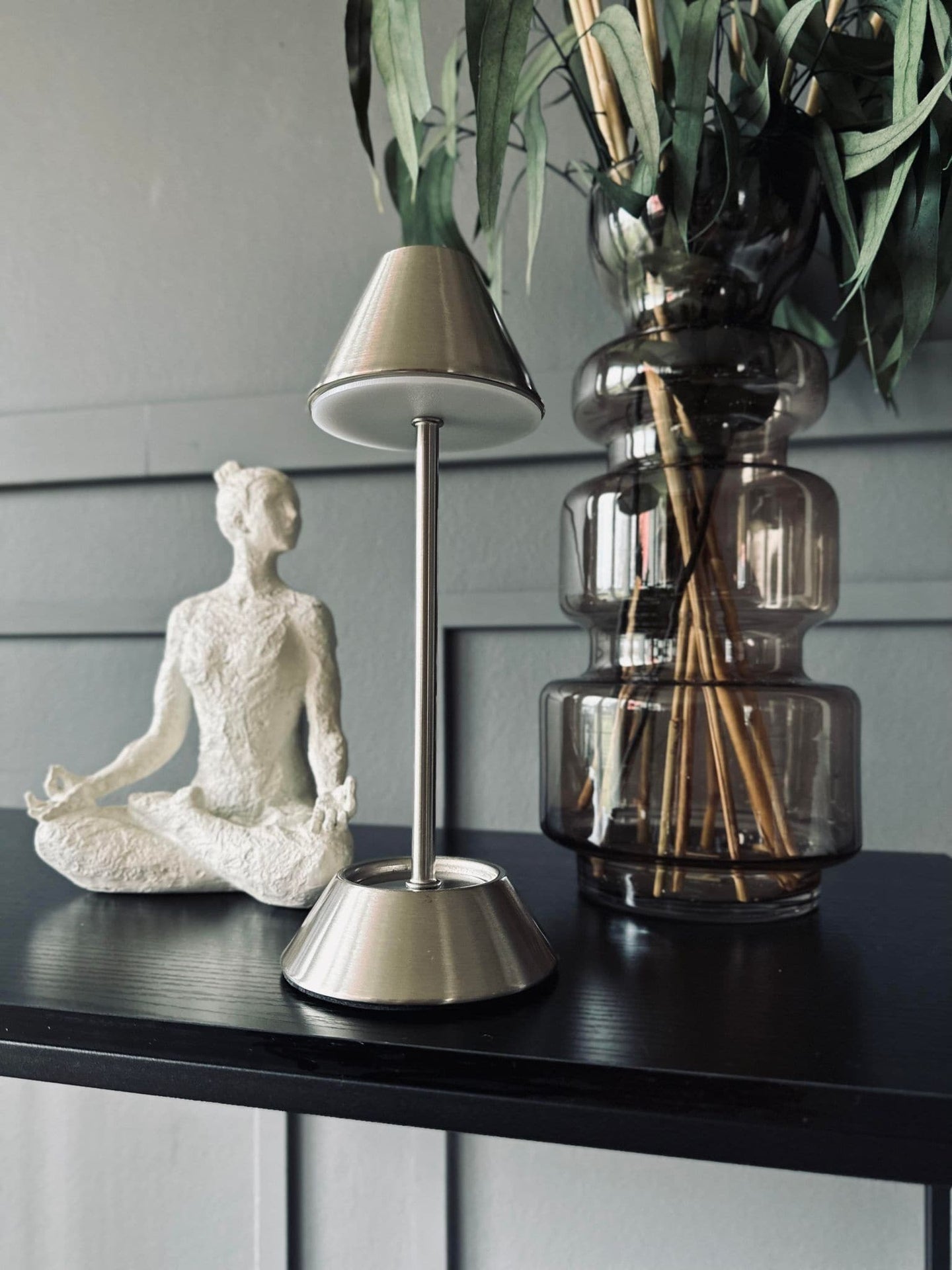 LED bordlampe Silver - genopladelig - VIAMAJA.DK