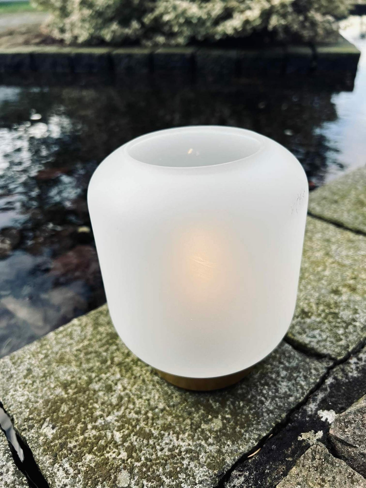 LED Lampe i mat glas med guld - 2. Sortering - VIAMAJA.DK