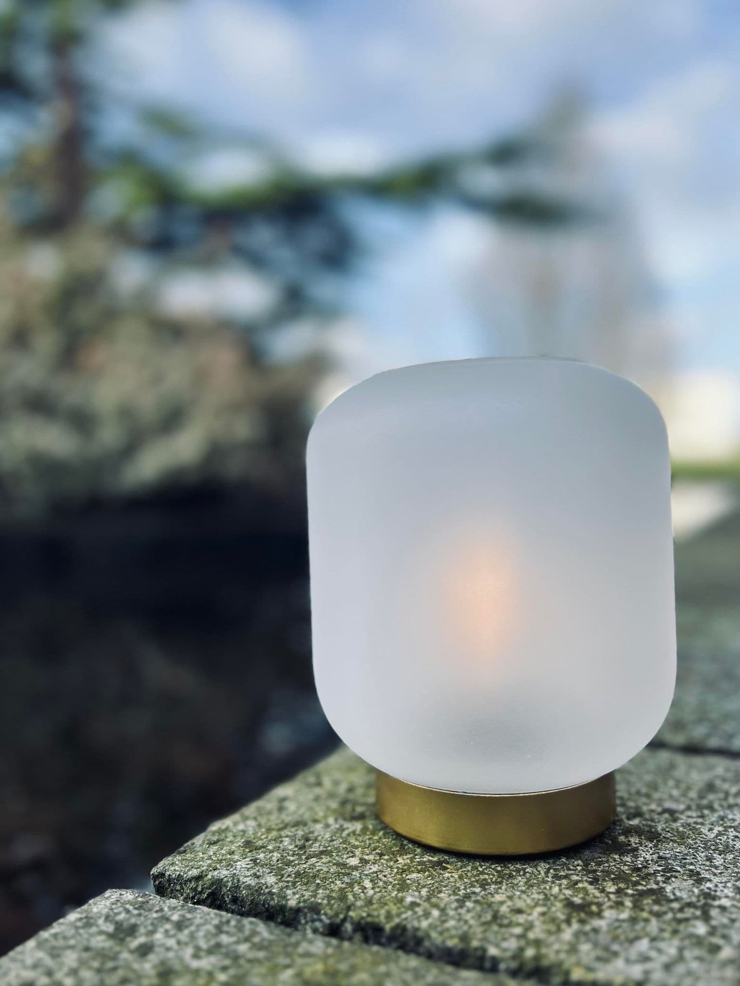 LED Lampe i mat glas med guld - 2. Sortering - VIAMAJA.DK