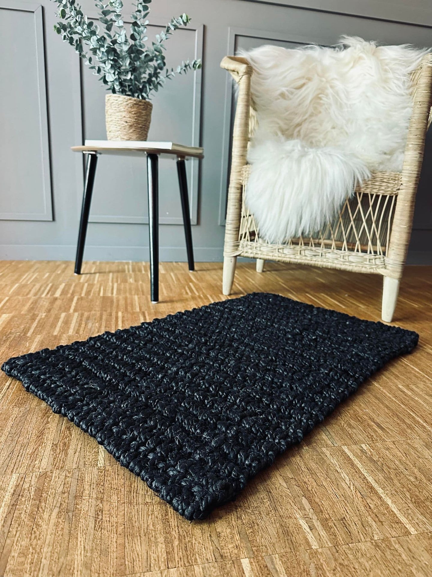 Luksus måtte i black jute – 50x80cm - VIAMAJA.DK